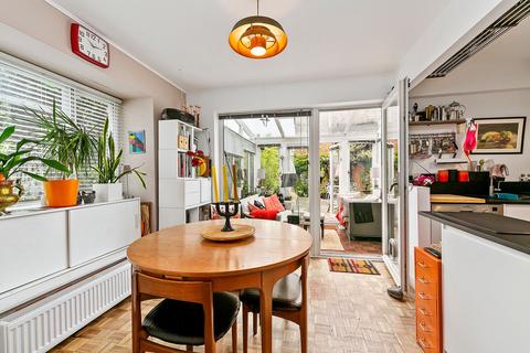 70 Woodville Road, Richmond, TW10 7QN