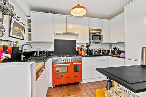 70 Woodville Road, Richmond, TW10 7QN