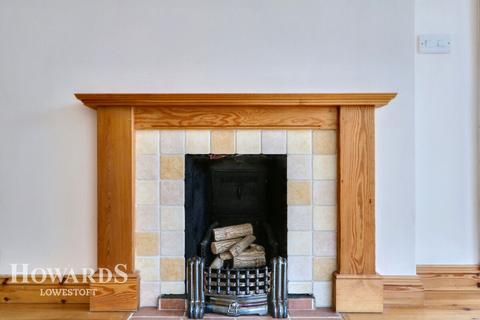 3 Chestnut Crescent, Carlton Colville, Lowestoft, NR33 8BQ