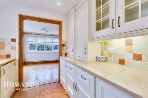 3 Chestnut Crescent, Carlton Colville, Lowestoft, NR33 8BQ
