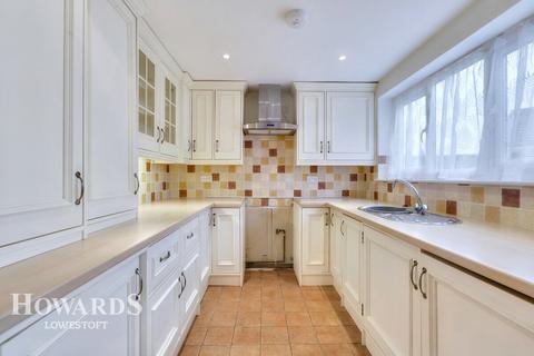 3 Chestnut Crescent, Carlton Colville, Lowestoft, NR33 8BQ