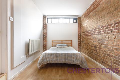 4 bedroom house to rent, Barnfield Place, London