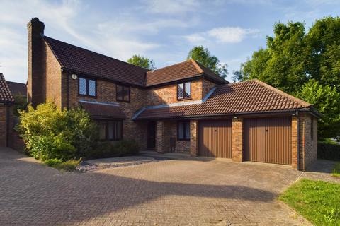 5 bedroom detached house for sale, Squirrel Chase, Fields End