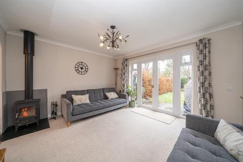 2 Springfield Close, Croxley Green, Rickmansworth, WD3 3HQ