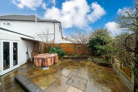 2 Springfield Close, Croxley Green, Rickmansworth, WD3 3HQ