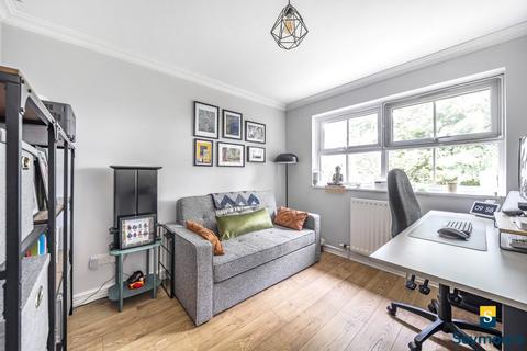 7 Cater Gardens, Guildford, GU3 3BY