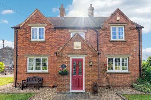 3 bedroom detached house for sale, Buckingham Road, Aylesbury HP22