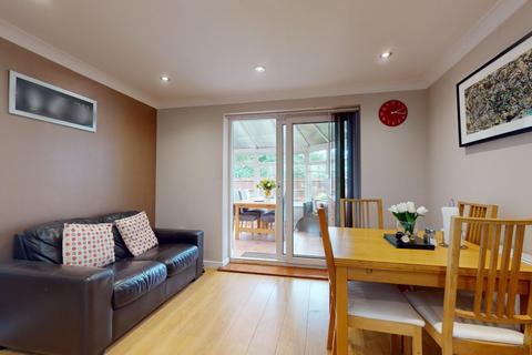 11 Ashmore Gardens, Northfleet, Gravesend, DA11 8NE