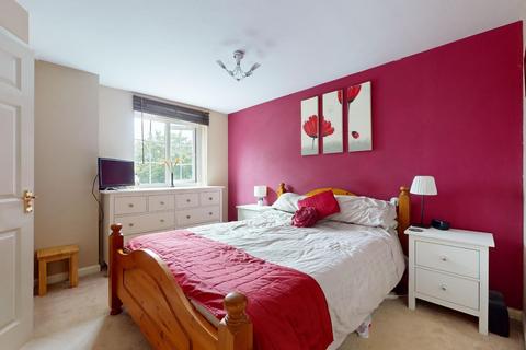 11 Ashmore Gardens, Northfleet, Gravesend, DA11 8NE