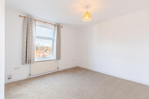 3 bedroom terraced house to rent, Greenwood Mount, Leeds LS6