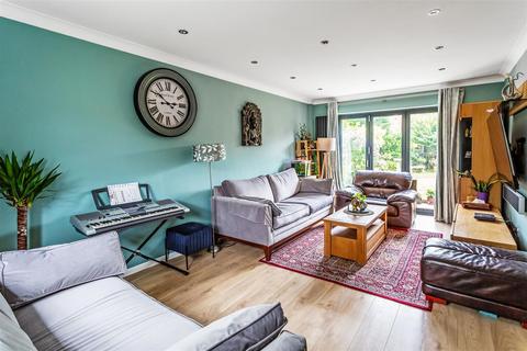 14 Balmoral Way, Sutton, SM2 6PD