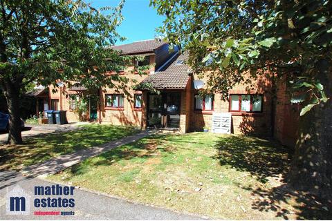 2 bedroom flat for sale, Tudor Close, Hatfield