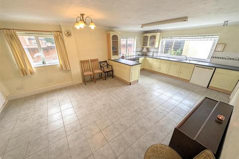 4 bedroom detached house for sale, Crewe Road, Haslington