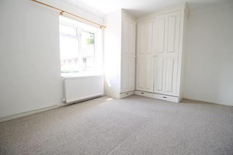 2 bedroom maisonette to rent, Medlar Close, Northolt UB5