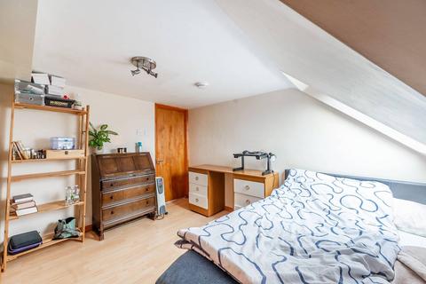 27 Chippenham Close, Pinner, HA5 2NF