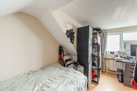 27 Chippenham Close, Pinner, HA5 2NF