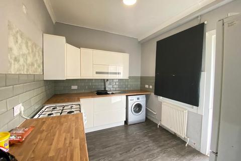 3 bedroom apartment to rent, London Road,
