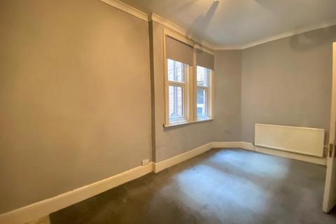 3 bedroom apartment to rent, London Road,