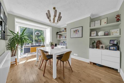 48 Thaxted Road, London, SE9 3PT