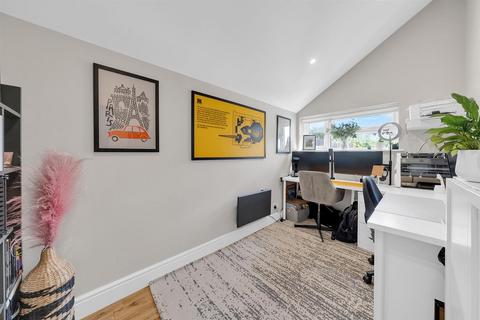 48 Thaxted Road, London, SE9 3PT
