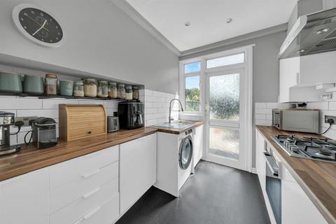 48 Thaxted Road, London, SE9 3PT