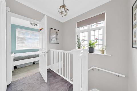 48 Thaxted Road, London, SE9 3PT