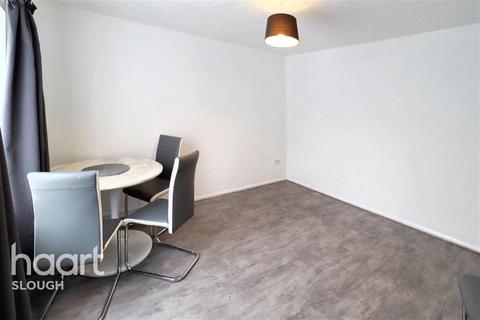 2 bedroom flat to rent, Rockall Court, Slough