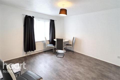 2 bedroom flat to rent, Rockall Court, Slough