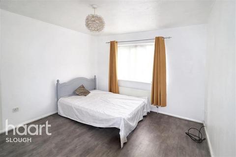 2 bedroom flat to rent, Rockall Court, Slough