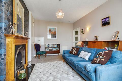 2 Silverknowes Grove, Edinburgh, EH4 5LZ