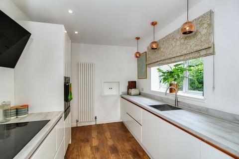 2 Silverknowes Grove, Edinburgh, EH4 5LZ