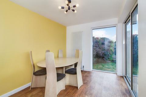 2 Silverknowes Grove, Edinburgh, EH4 5LZ