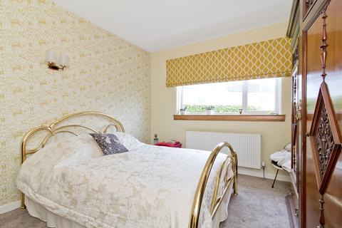 2 Silverknowes Grove, Edinburgh, EH4 5LZ