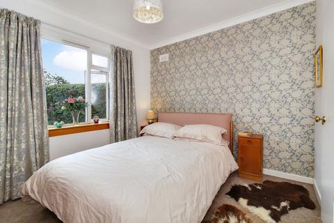 2 Silverknowes Grove, Edinburgh, EH4 5LZ