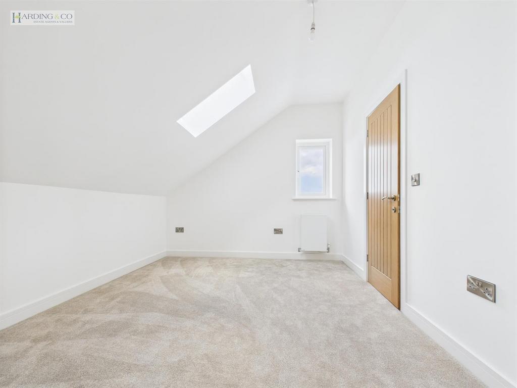 Bedroom 4.jpg