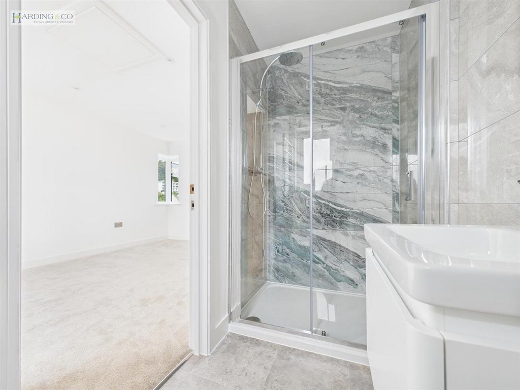 Bedroom 1 en-suite ii.jpg