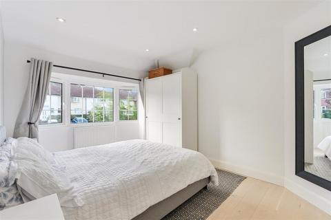 19 Chapel Way, Epsom, KT18 5TE