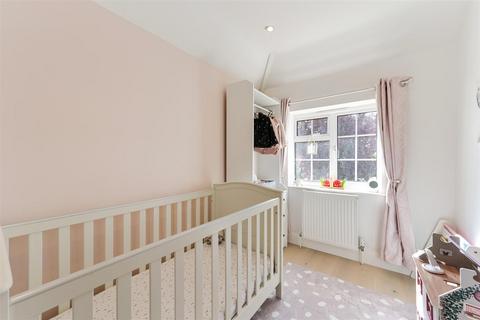 19 Chapel Way, Epsom, KT18 5TE