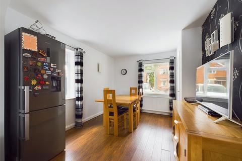 2 Henley Place, Gloucester, GL1 5EF