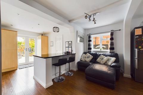 2 Henley Place, Gloucester, GL1 5EF