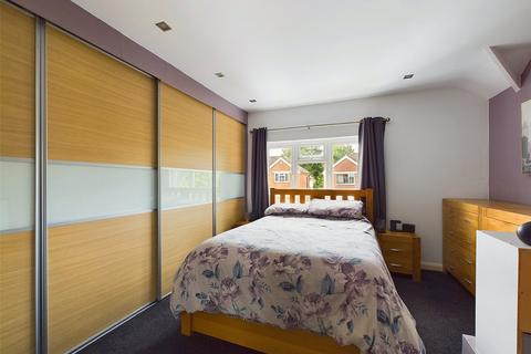 2 Henley Place, Gloucester, GL1 5EF