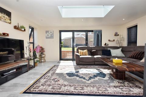 5 bedroom detached house for sale, Kings Drive, Eastbourne