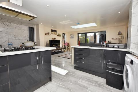 5 bedroom detached house for sale, Kings Drive, Eastbourne