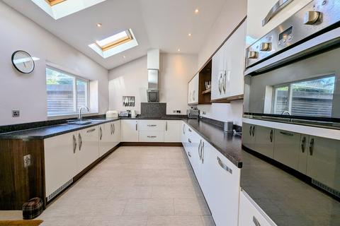 4 bedroom end of terrace house for sale, Lyndhurst Street, South Shields, NE33