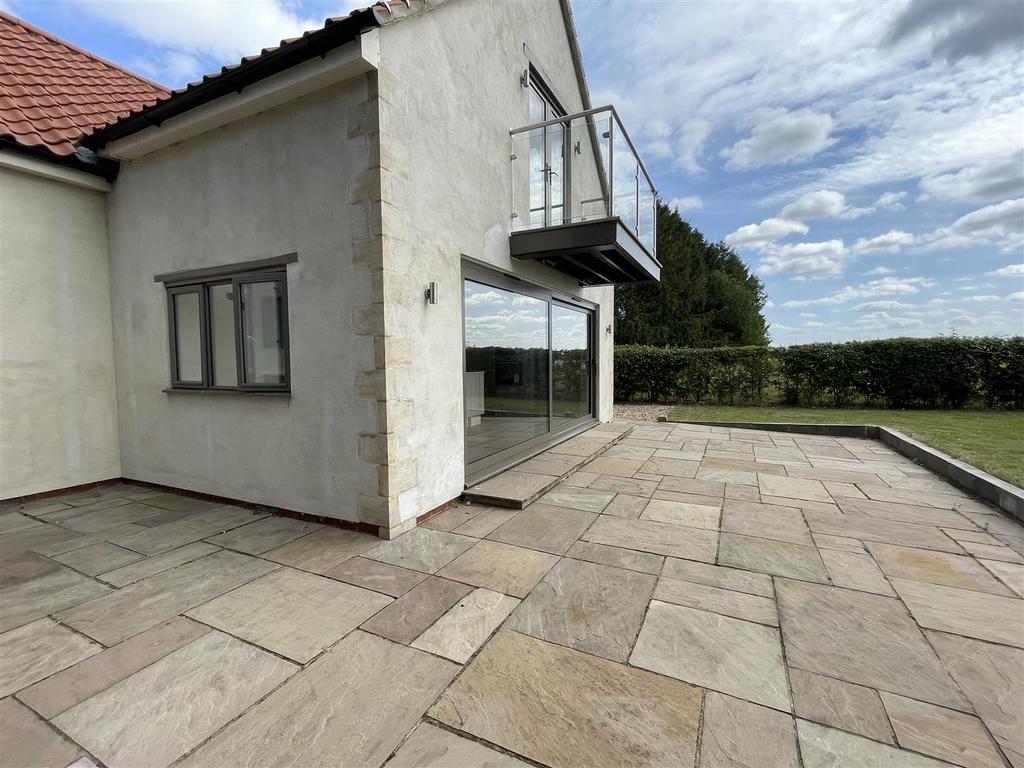 Rear Aspect