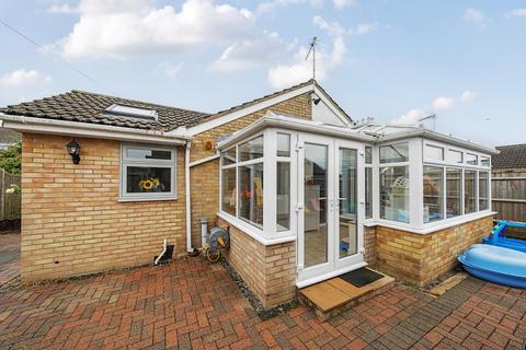 3 bedroom detached bungalow for sale, Carterton,  Oxfordshire,  OX18