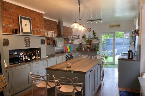 4 bedroom terraced house for sale, Spring Bank West, Hull, HU3 1LB