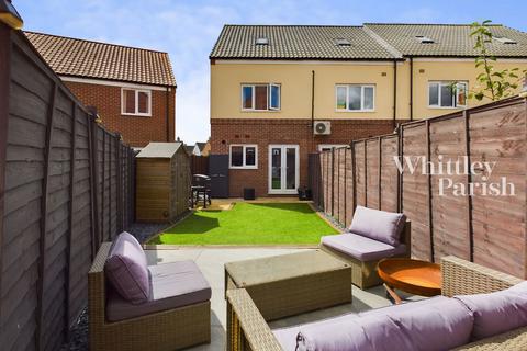 3 bedroom townhouse for sale, Harrier Way, Diss