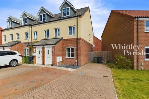 3 bedroom townhouse for sale, Harrier Way, Diss