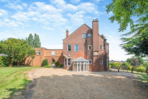 6 bedroom detached house for sale, Finedon Road Irthlingborough, Wellingborough, Northamptonshire NN9 5UB